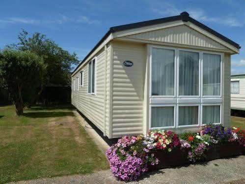 Copthorne Caravans Hotel Merston Esterno foto