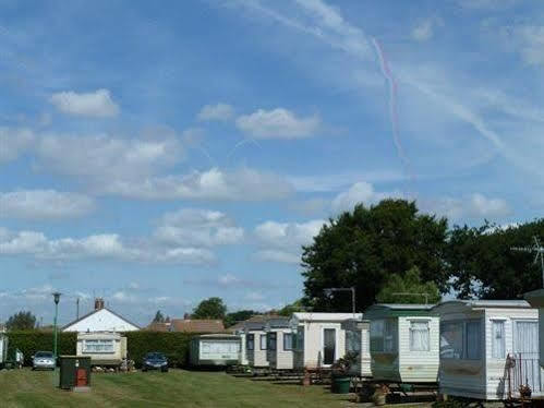 Copthorne Caravans Hotel Merston Esterno foto